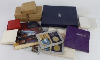 GB & World coins, sets etc including silver: 4x 1977 Silver Jubilee silver proof Crowns aFDC cased