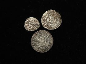 Edward III silver (3): Halfgroat of London, pre-treaty series D(?) S.1575, 2.10g, light crease GF;