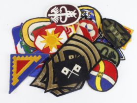 Cloth Badges: United States Army WW2 formation signs and rank insignia, all in excellent