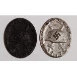 Germany from a one owner collection, two wounds badges, black and silver, lightweight.