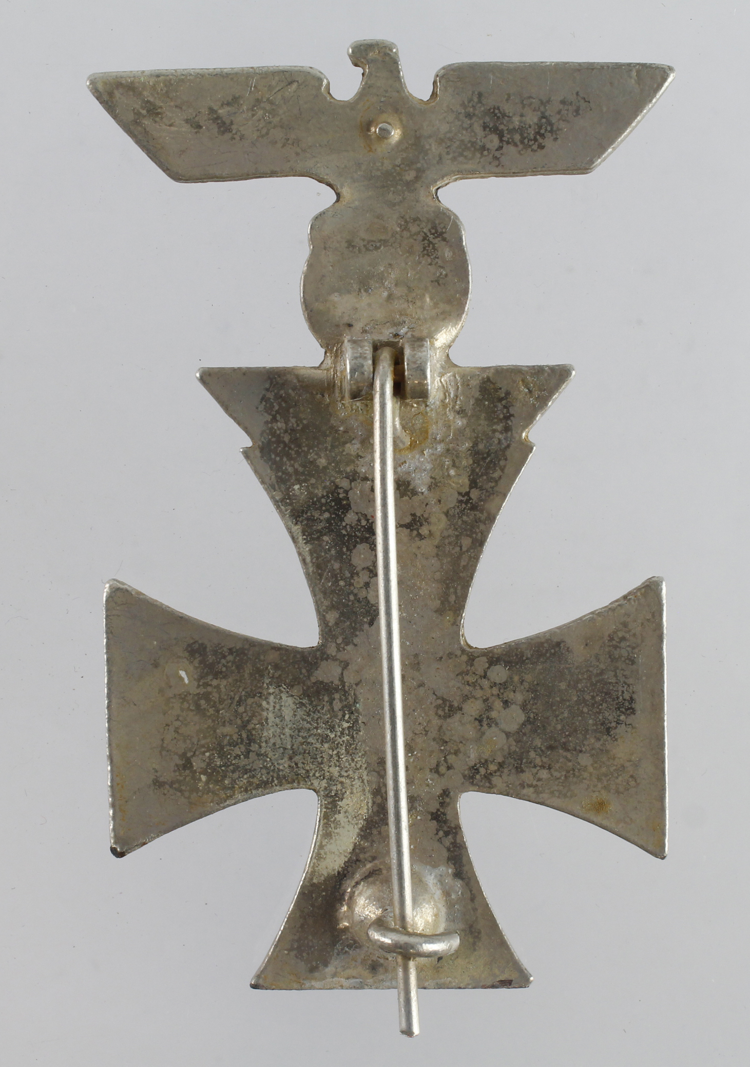 German WW1 Iron Cross with combined WW2 1939 bar. - Image 2 of 2