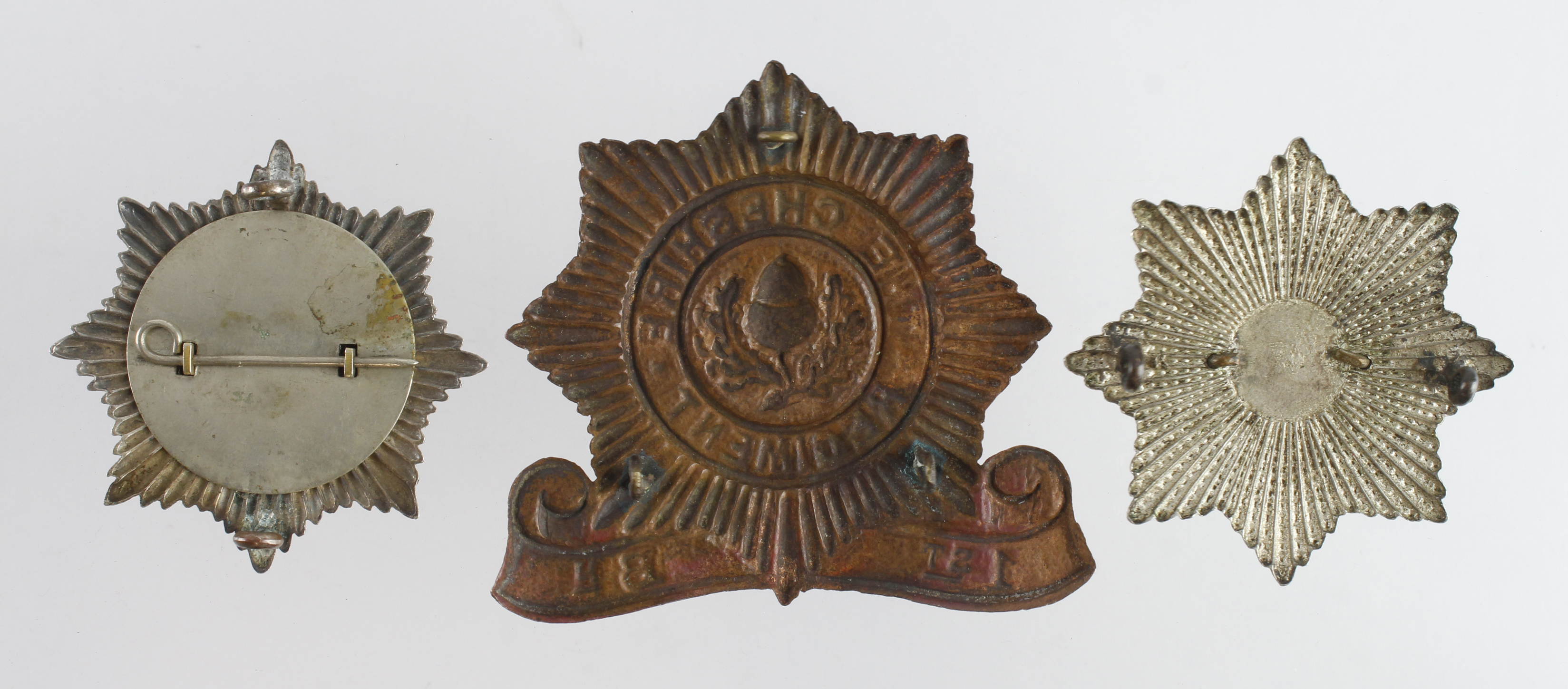 Cheshire Regt 1st Bn, pouch badge (?) plus two cap badges (3) - Bild 2 aus 2