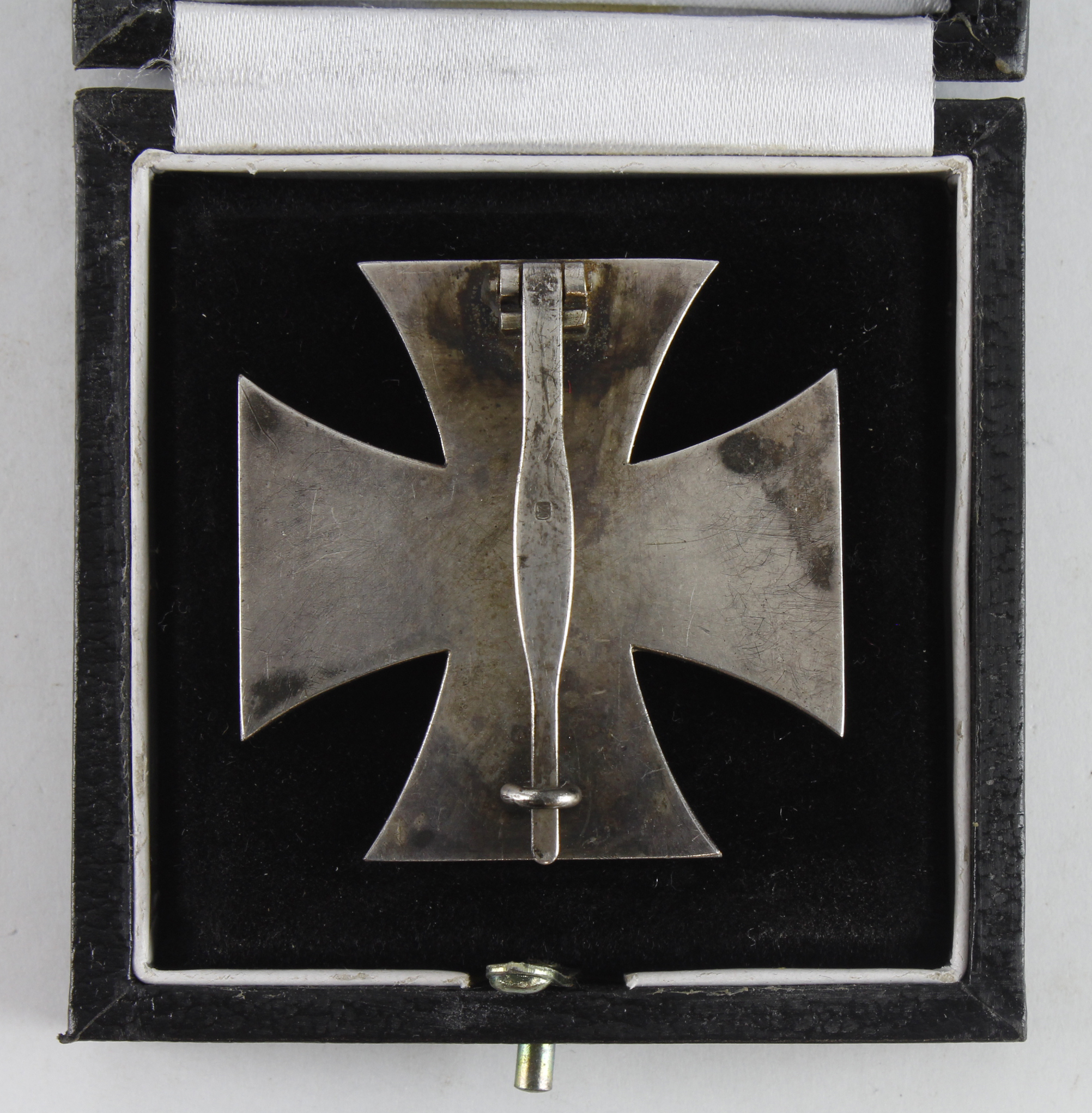 German Third Reich Iron Cross 1st class in case (non-magnetic, one piece construction). - Bild 2 aus 2