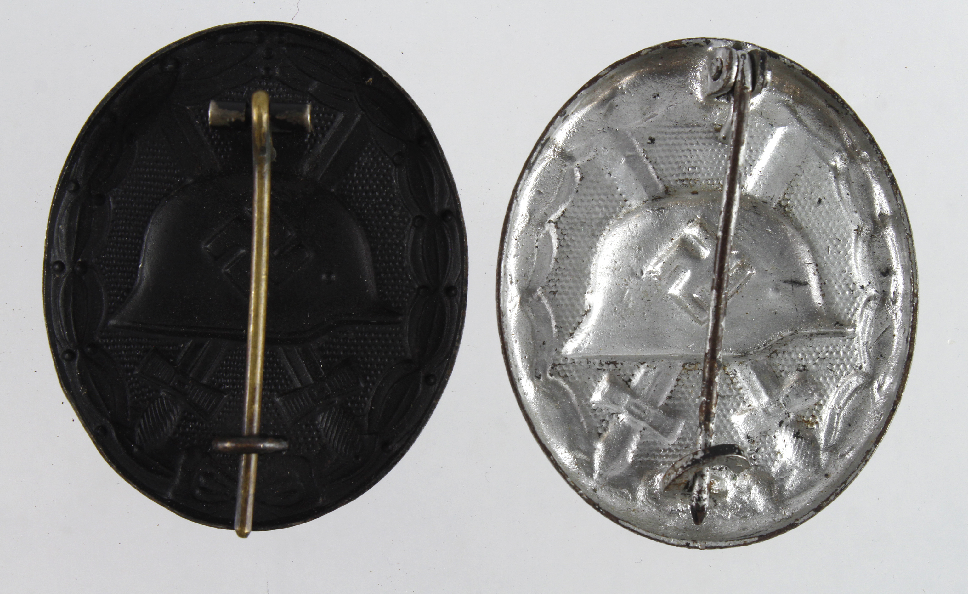 Germany from a one owner collection, two wounds badges, black and silver, lightweight. - Image 2 of 2