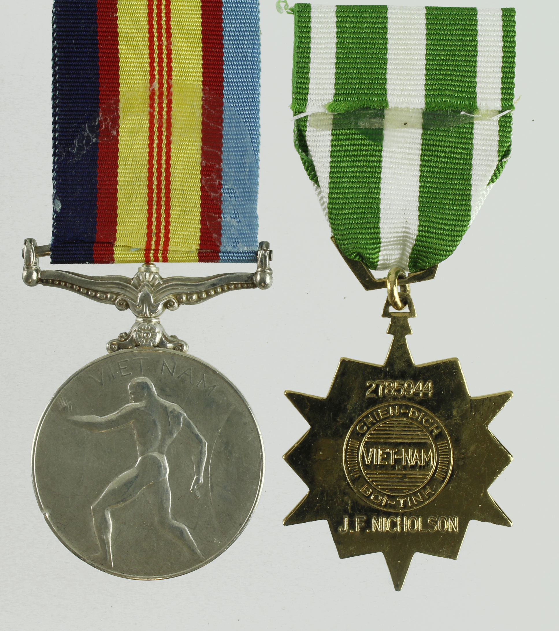 Vietnam Medal 1968 (2785944 J F Nicholson) large capitals, and South Vietnam Campaign Medal with - Bild 2 aus 2