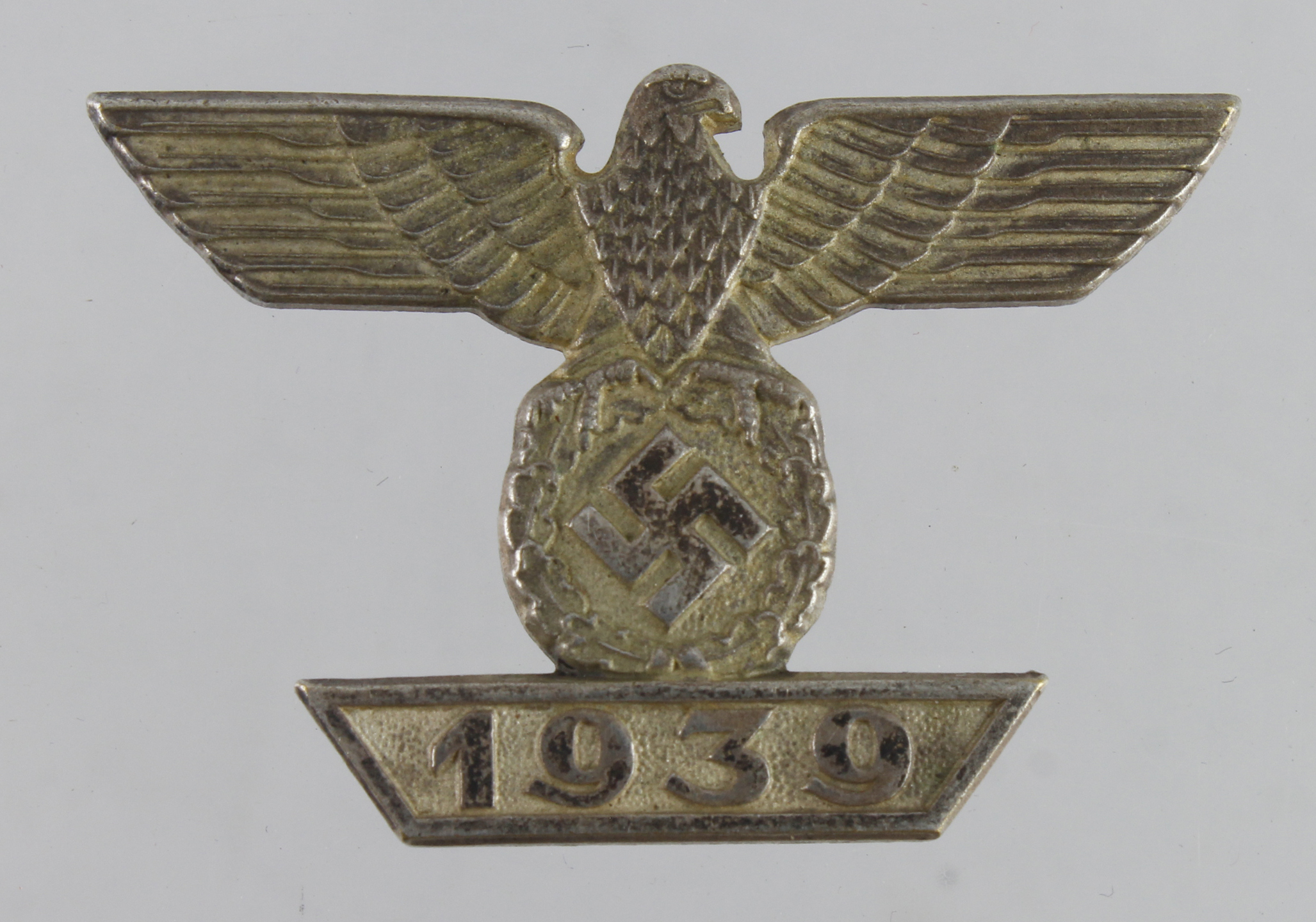 German 1939 bar to the Iron Cross 1st Class, maker marked L/11 for Wilhelm Deumer