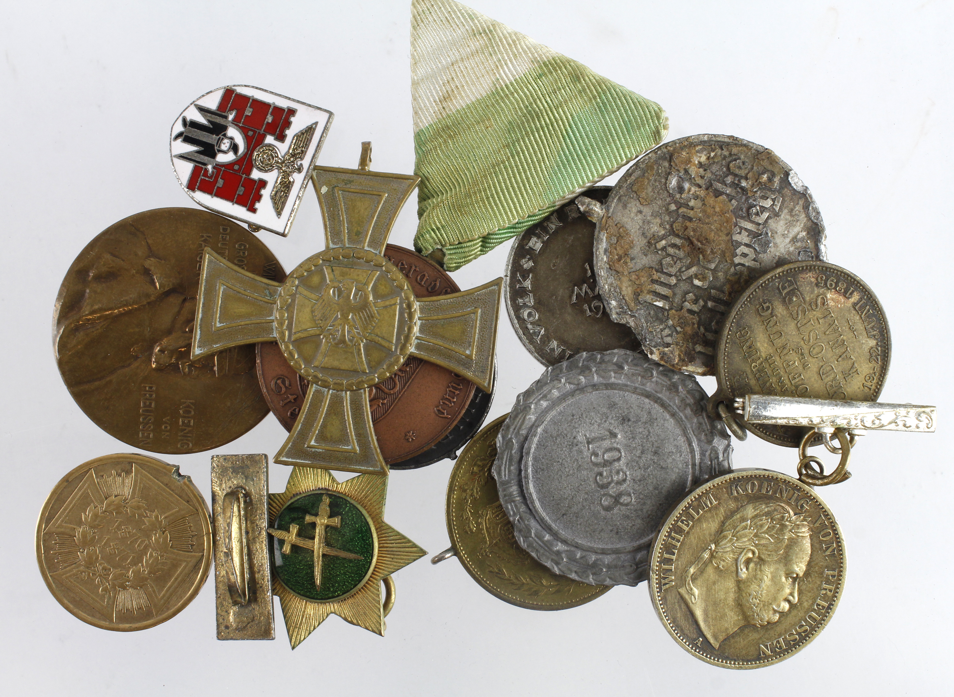 German Imperial and WW2 loose medal discs, various (qty)