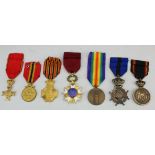 Belgium WW1 and WW2 medals various (10) anf French x3. (13 in total)