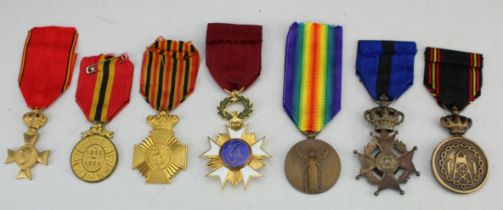 Belgium WW1 and WW2 medals various (10) anf French x3. (13 in total)