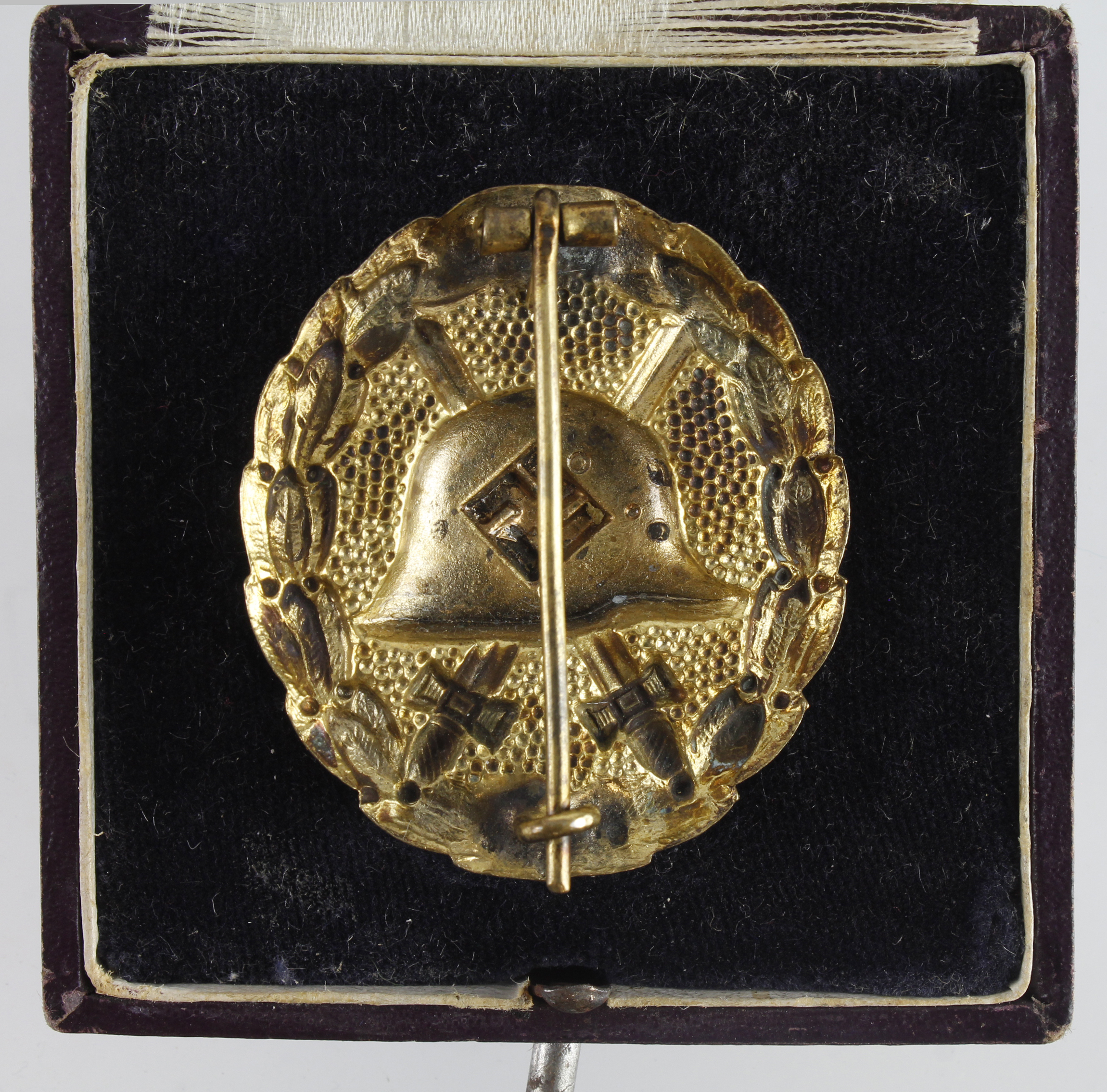 German from a one owner collection a Wounds badge for Spnish Civil War in gold, cased. - Bild 2 aus 2