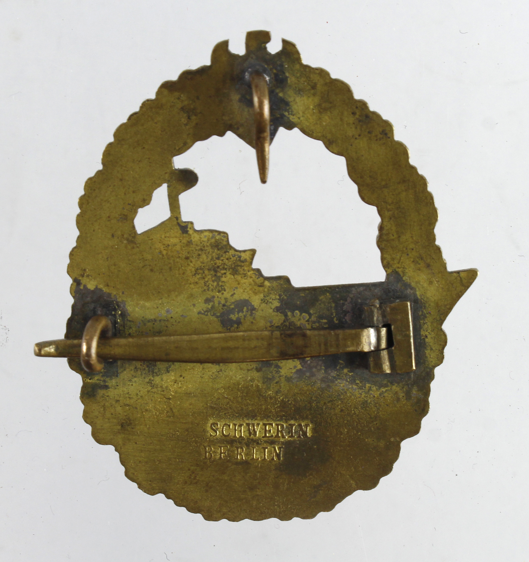 German from a one owner collection a Navy Kriegsmarine war badge, Cruiser maker marked Schwerin - Image 2 of 2