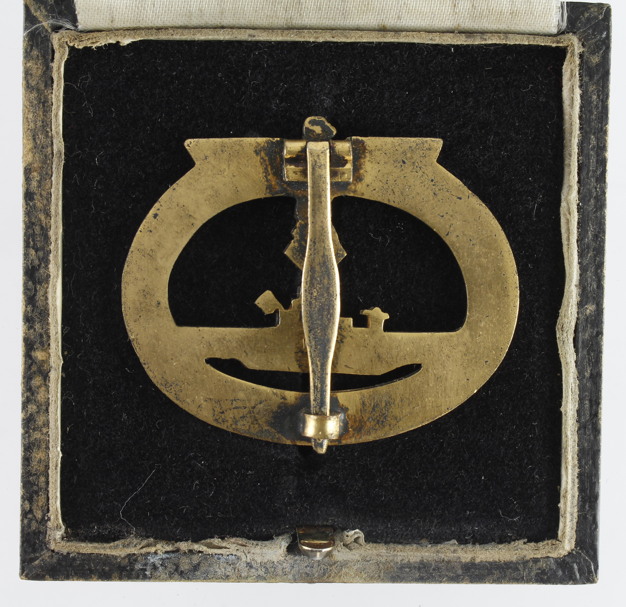 German from a one owner collection, a U-Boat service badge, stamped L/19 in fitted case. - Image 2 of 2