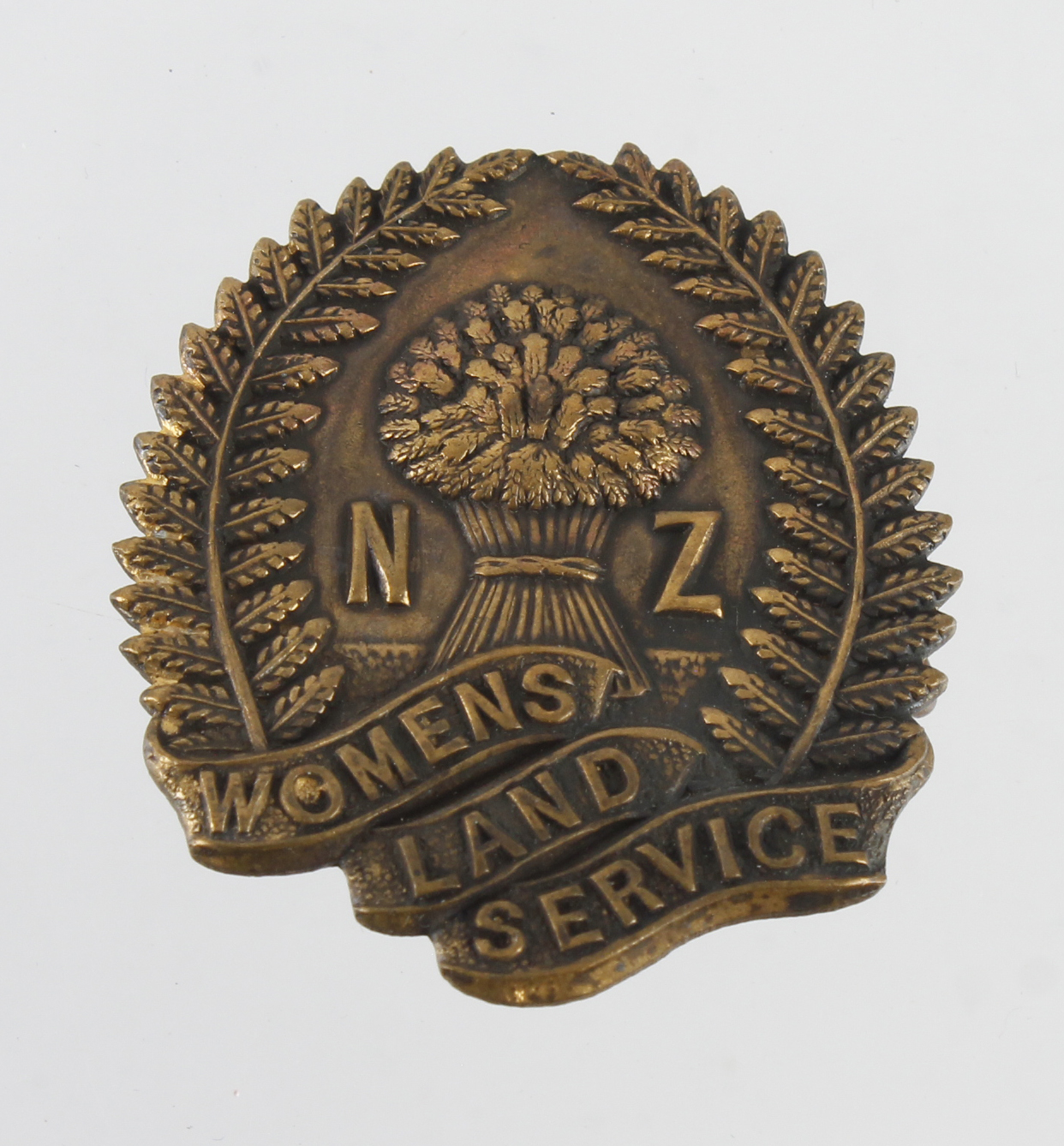 Cap badge New Zealand Women's land service.