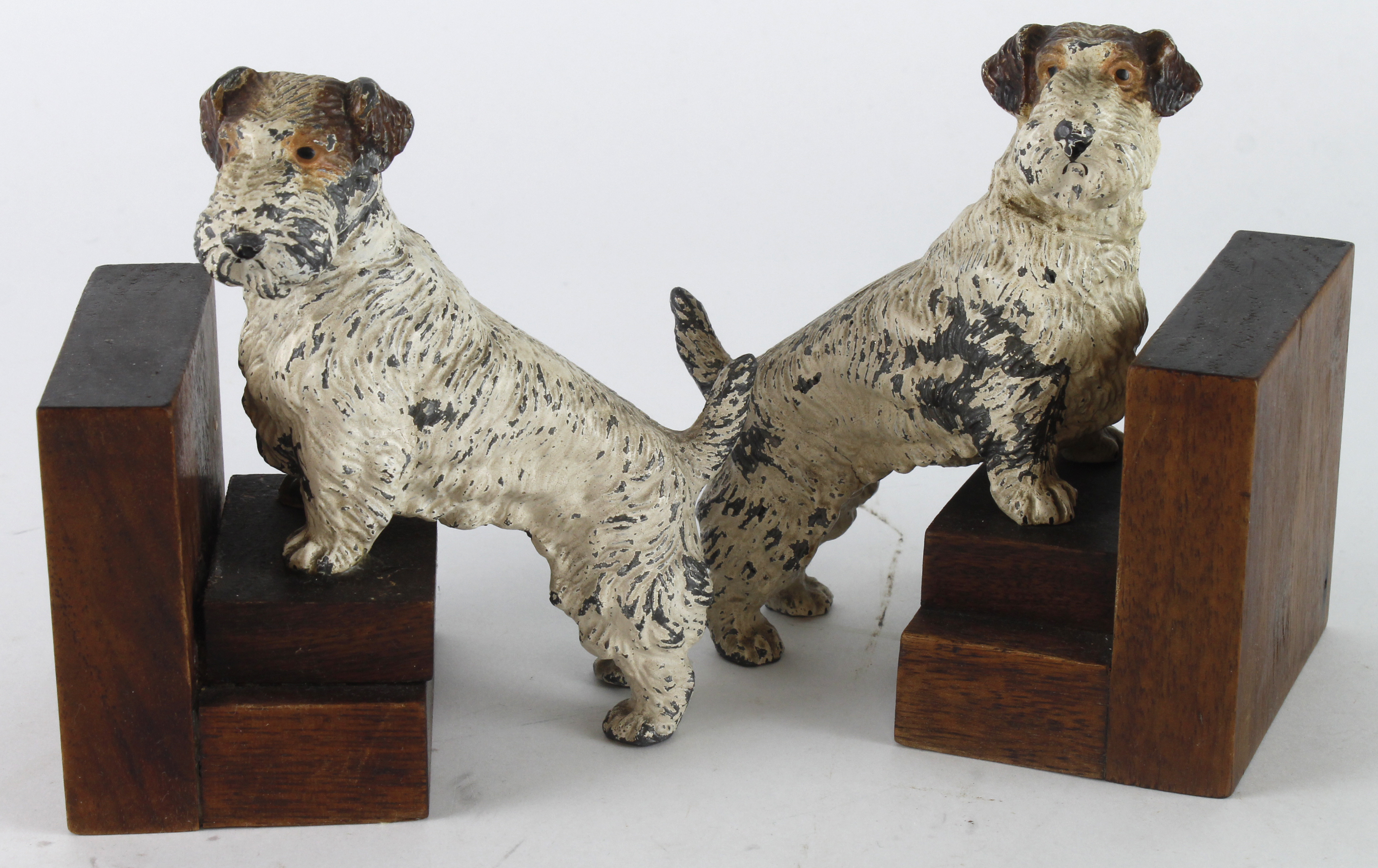 Terrier interest. A pair of Terrier dog bookends, height 12.5cm approx.