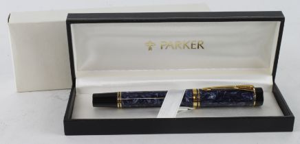 Parker Duofold blue marble fountain pen, with 18ct nib, contained in a Parker case