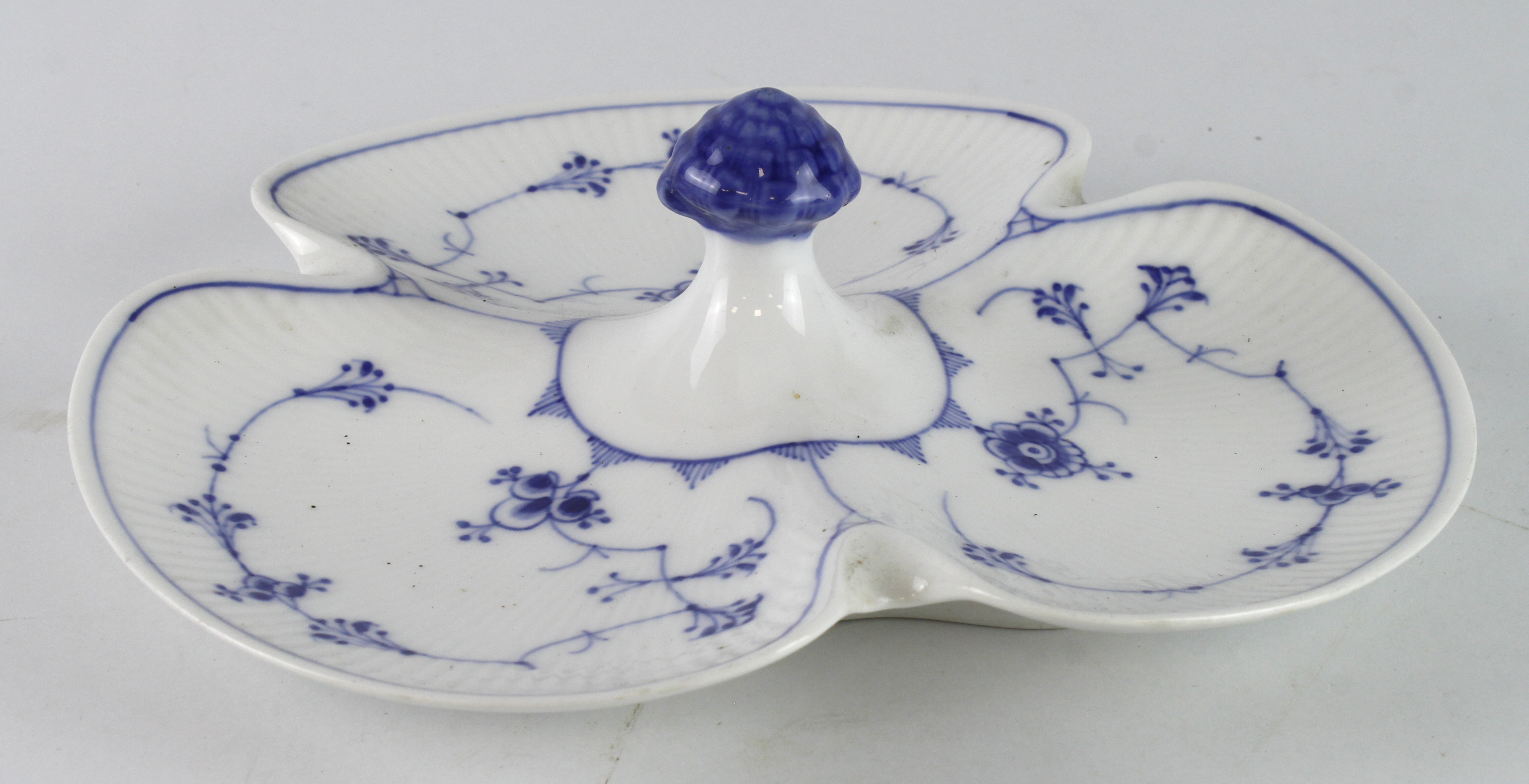 Royal Copenhagen blue lace pattern cabaret dish, makers marks to reverse (461, first quality),