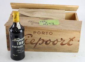 Niepoort. Four bottles of Niepoorts Vintage Port 1991 (bottled December 1993), contained in original