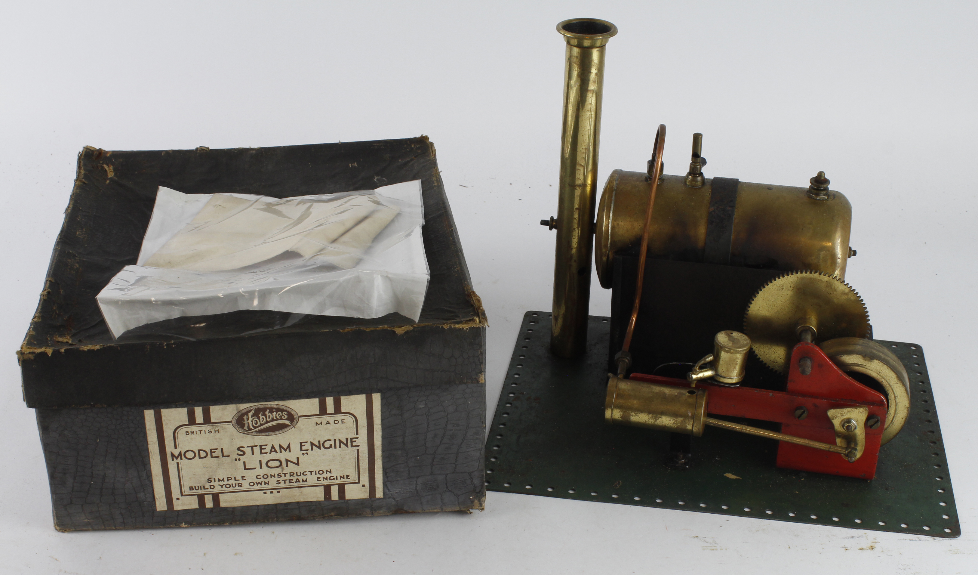 Stationary engine, height 24cm approx.