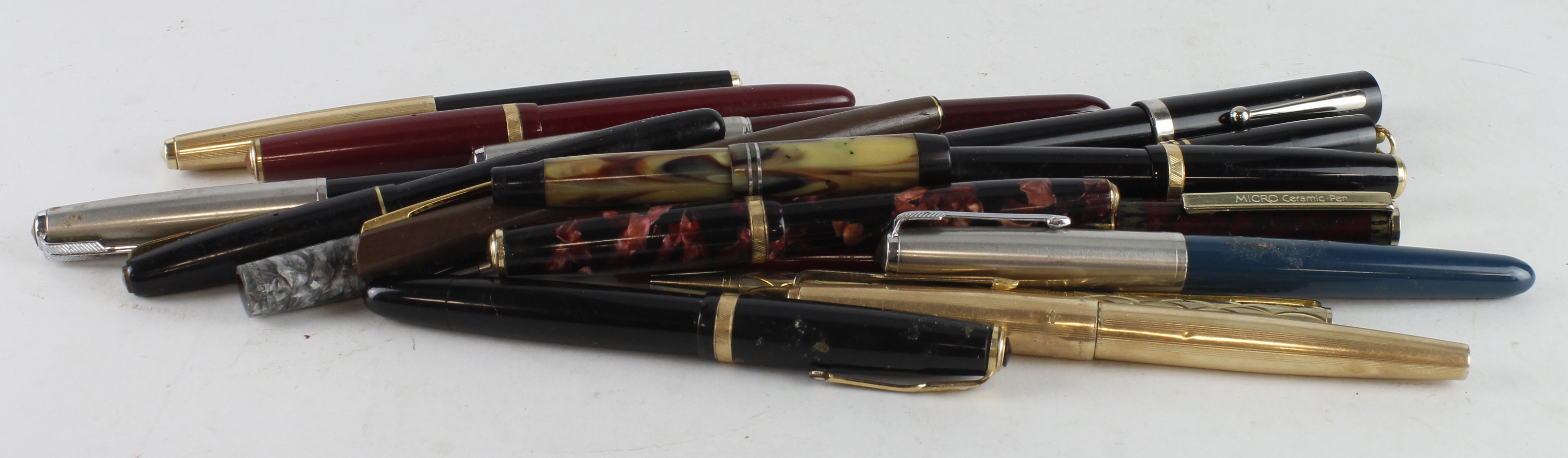 Pens. Nineteen fountain pens, ballpoint pens, etc., makers include Parker, Waterman, Sheaffer, etc.