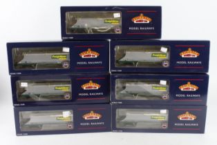 Bachmann. Seven boxed Bachmann OO gauge wagons, comprising 100 Tonne HHA Bogie Hopper Wagon (6 x