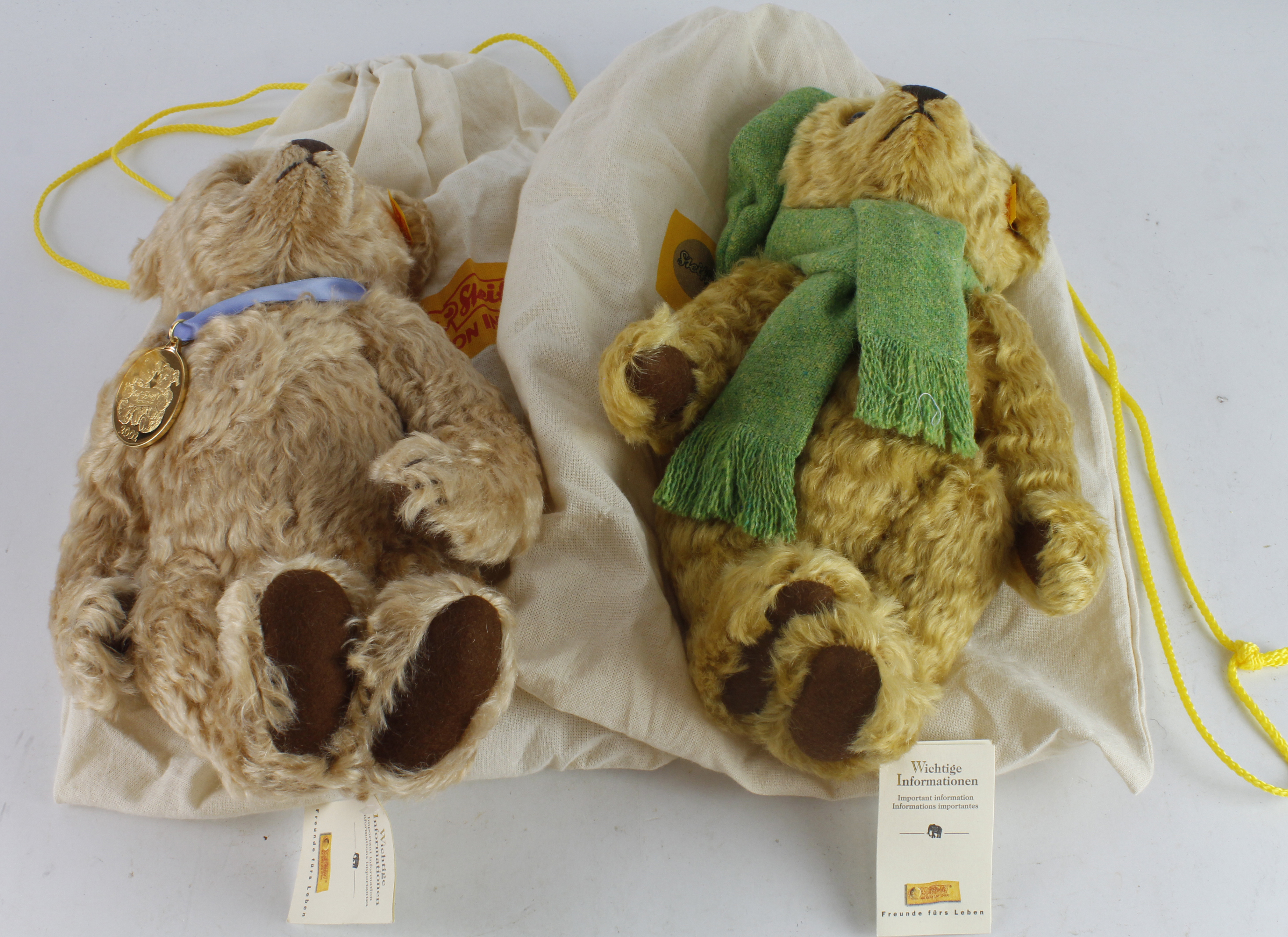 Steiff. Two Steiff limited edition bears, both with certificates in original bags, comprising '