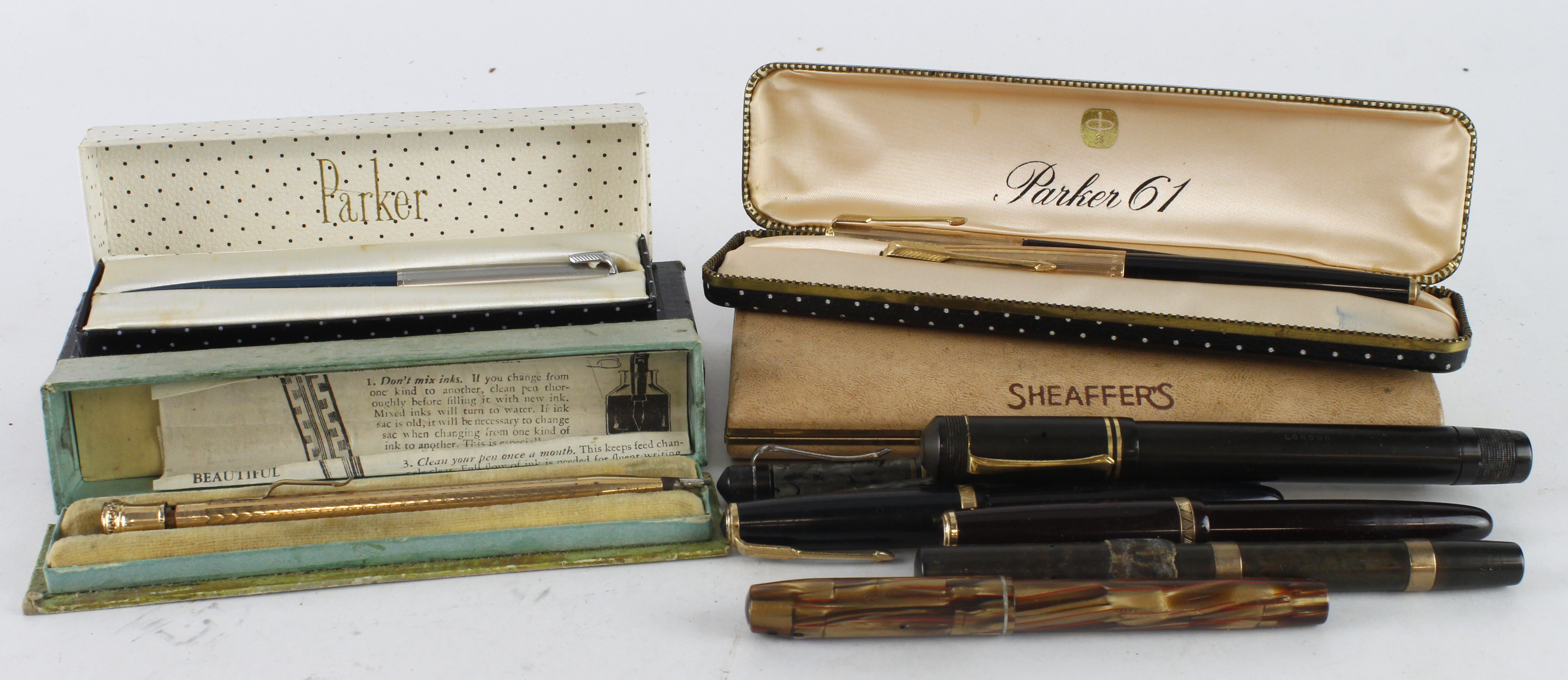 Pens. A collection of fourteen fountain pen, ballpoint pens and pencils, makers include Parker,