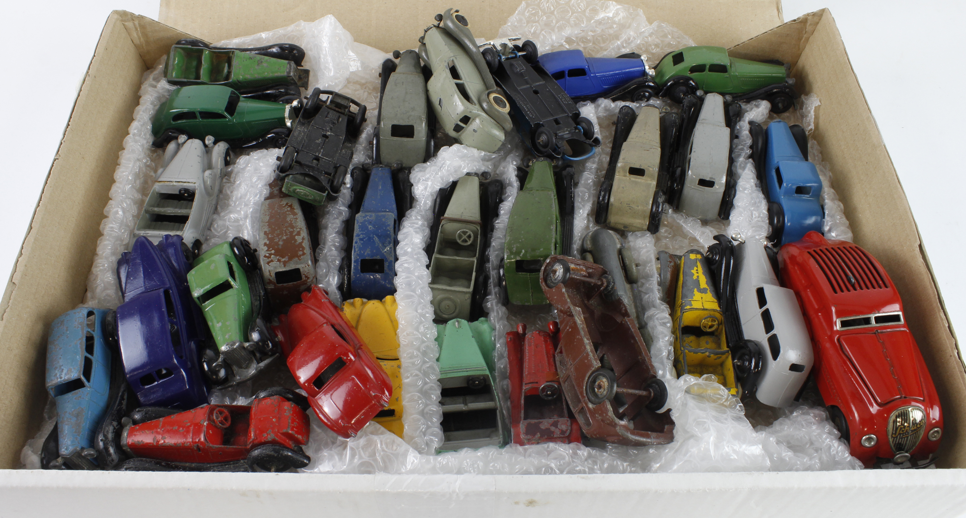 Dinky. A collection of approximately twenty eight early mosty Dinky diecast cars, together with a