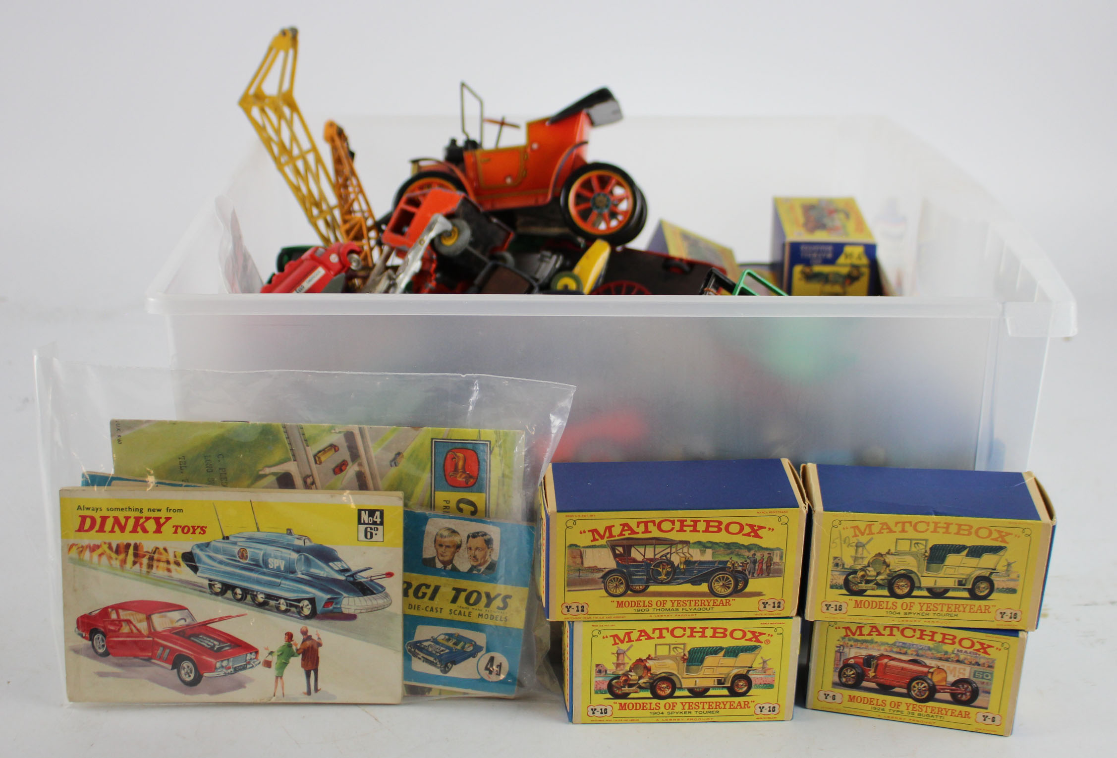 Toys. A collection of variousd toys, including Corgi, Dinky, Matchbox, etc. (a few boxed)