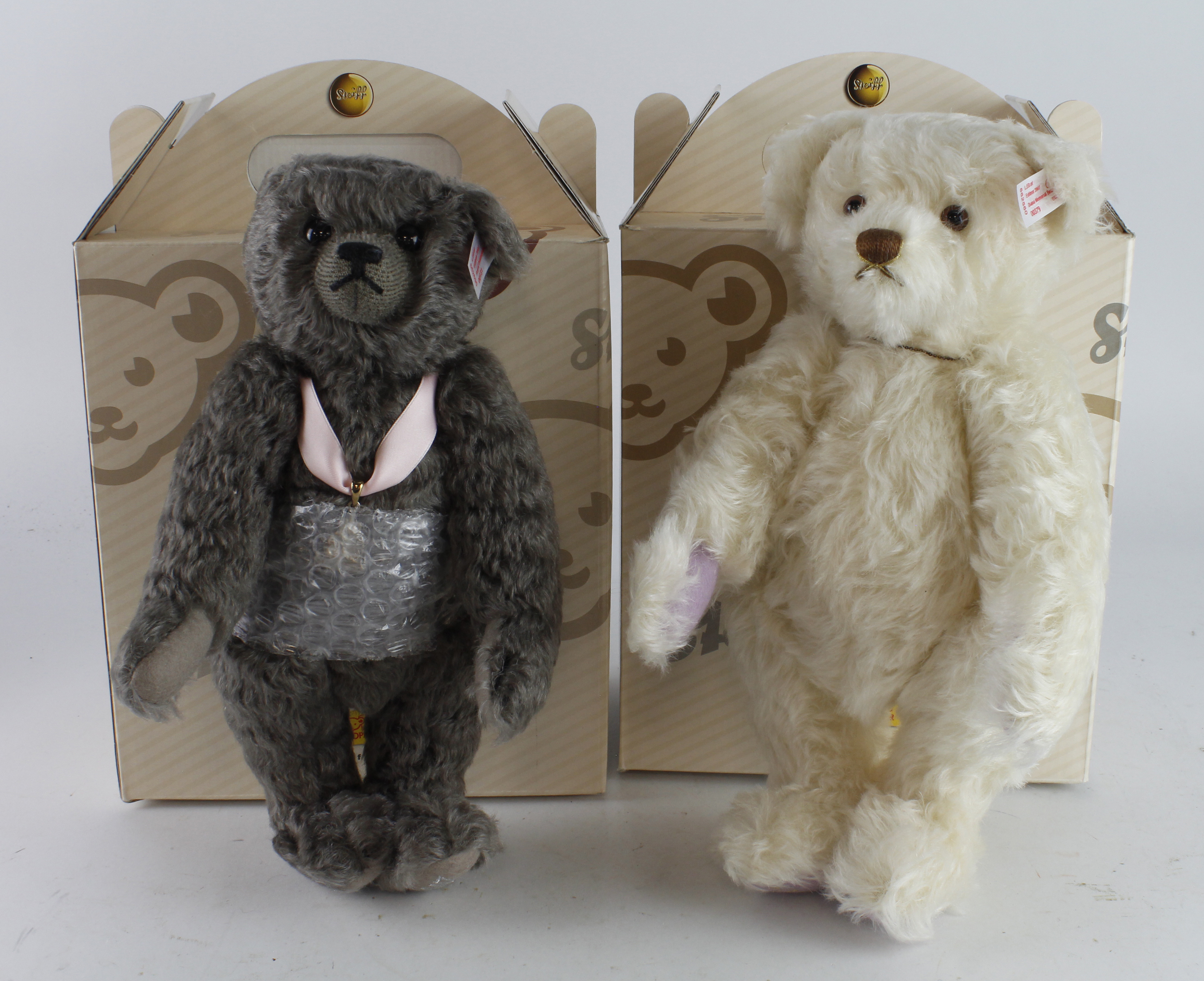 Steiff. Two boxed Steiff limited edition bears, both with certificates, comprising 'Queen of