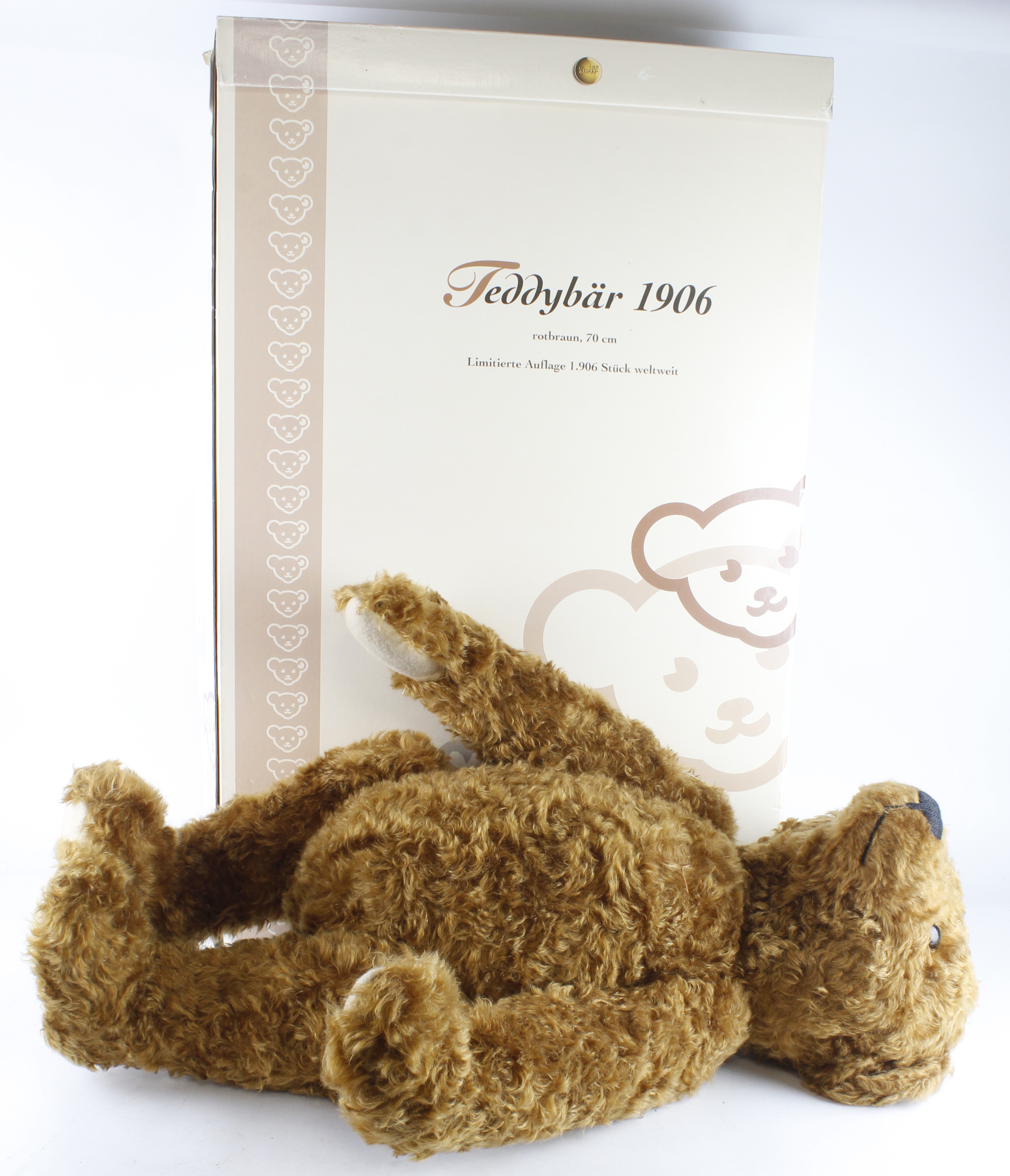 Steiff. A large Steiff limited edition Teddy bear 1906, with certificate (1472/1906), height 70cm