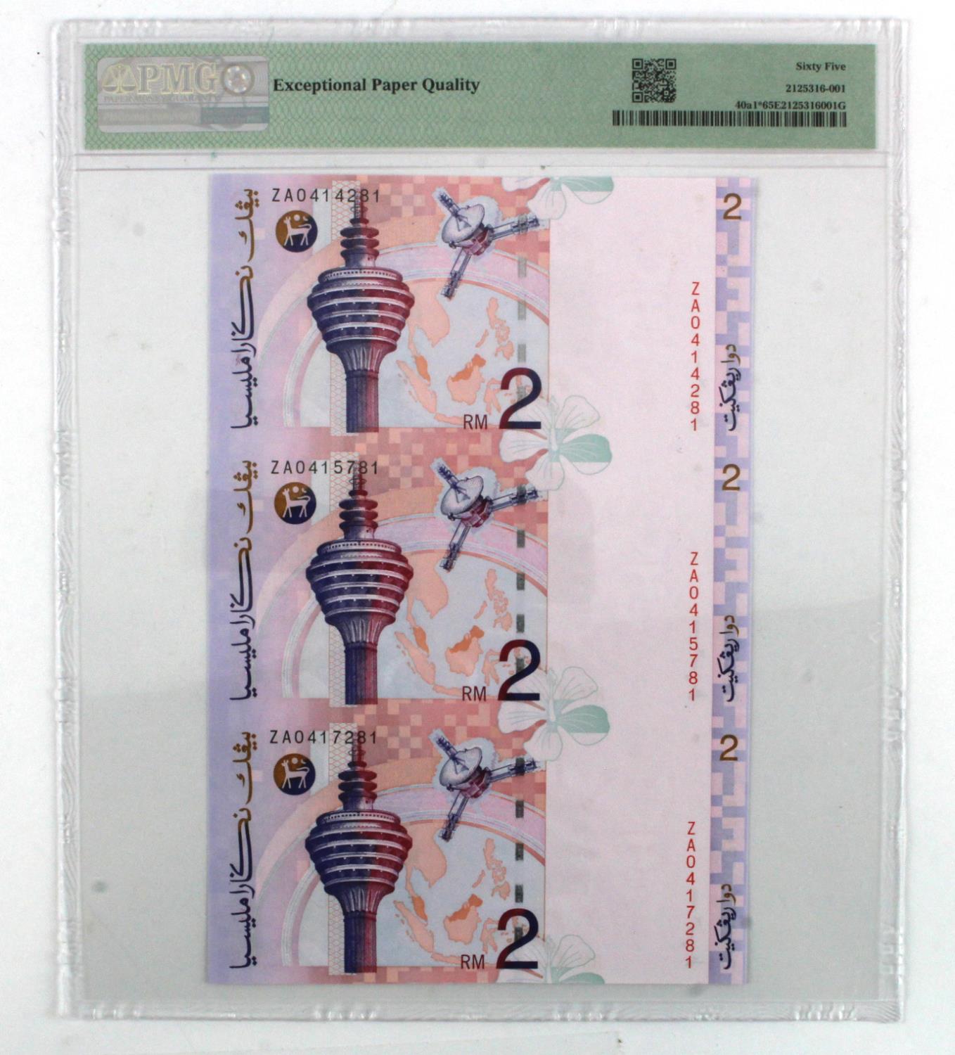Malaysia 2 Ringgit (3) issued 1996 - 1999, an uncut sheet of 3 REPLACEMENT notes signed A.M. Don, - Image 2 of 2