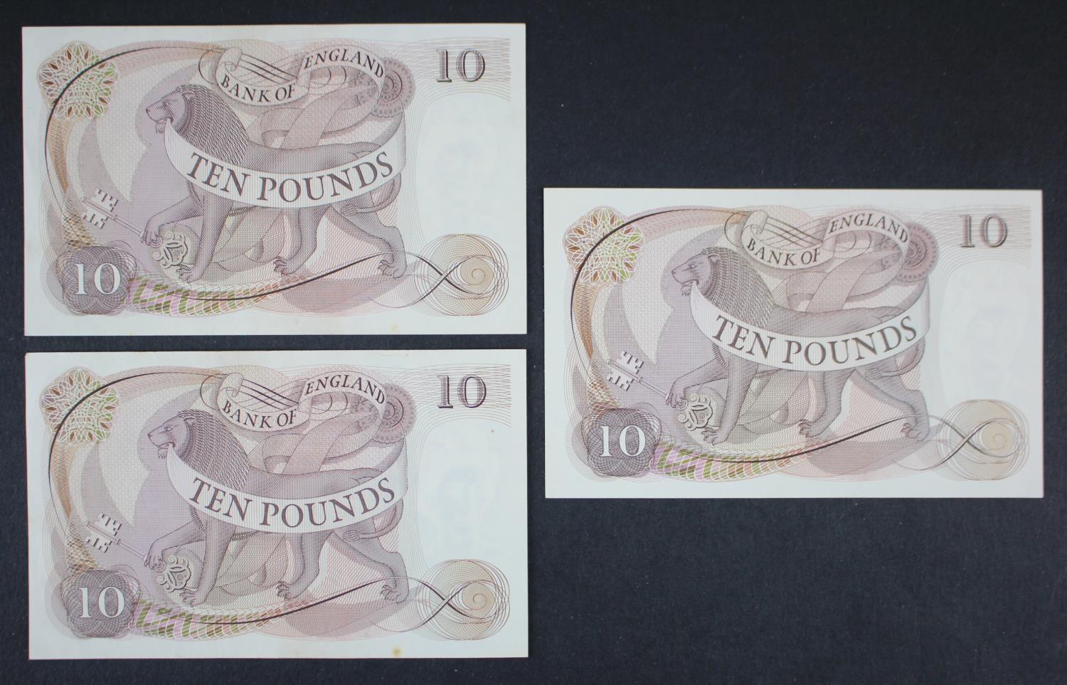 Page 10 Pounds (B326) issued 1971 (3), a pair of consecutively numbered notes plus one other, serial - Image 2 of 2