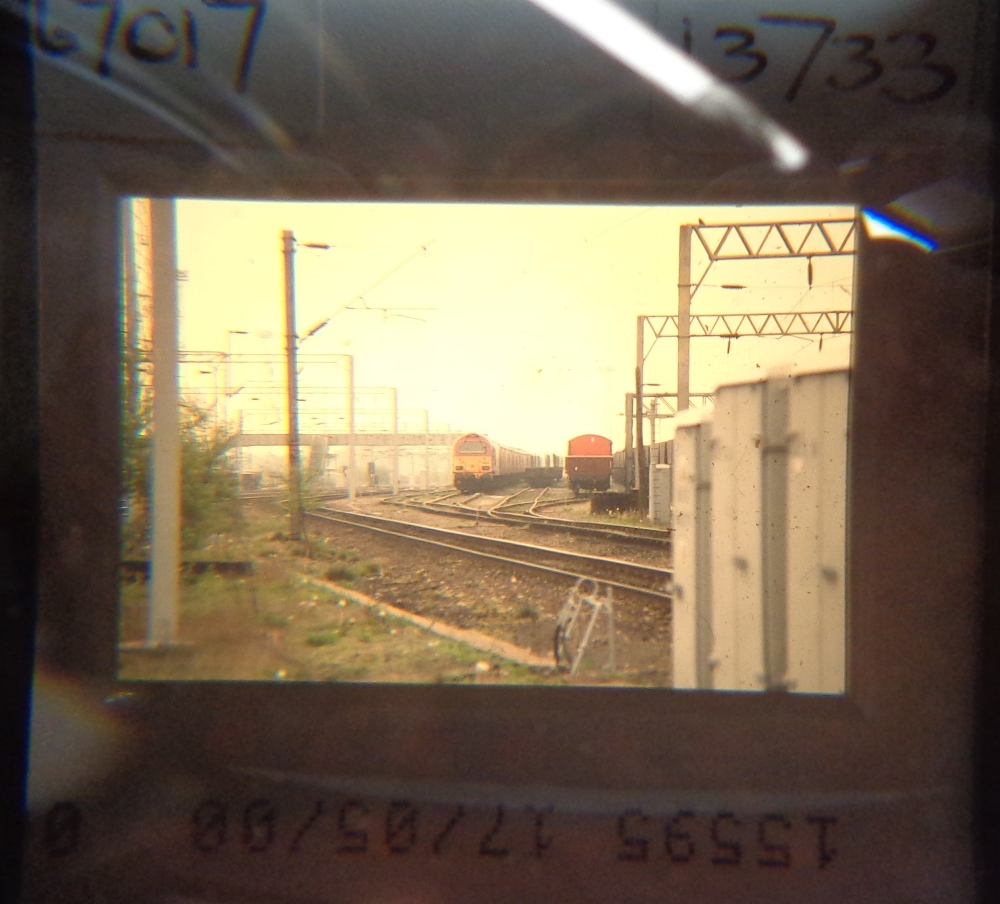 Transportation, Rail, approx. 500 35mm slides showing locomotives, locomotive plates, stations, - Image 4 of 4