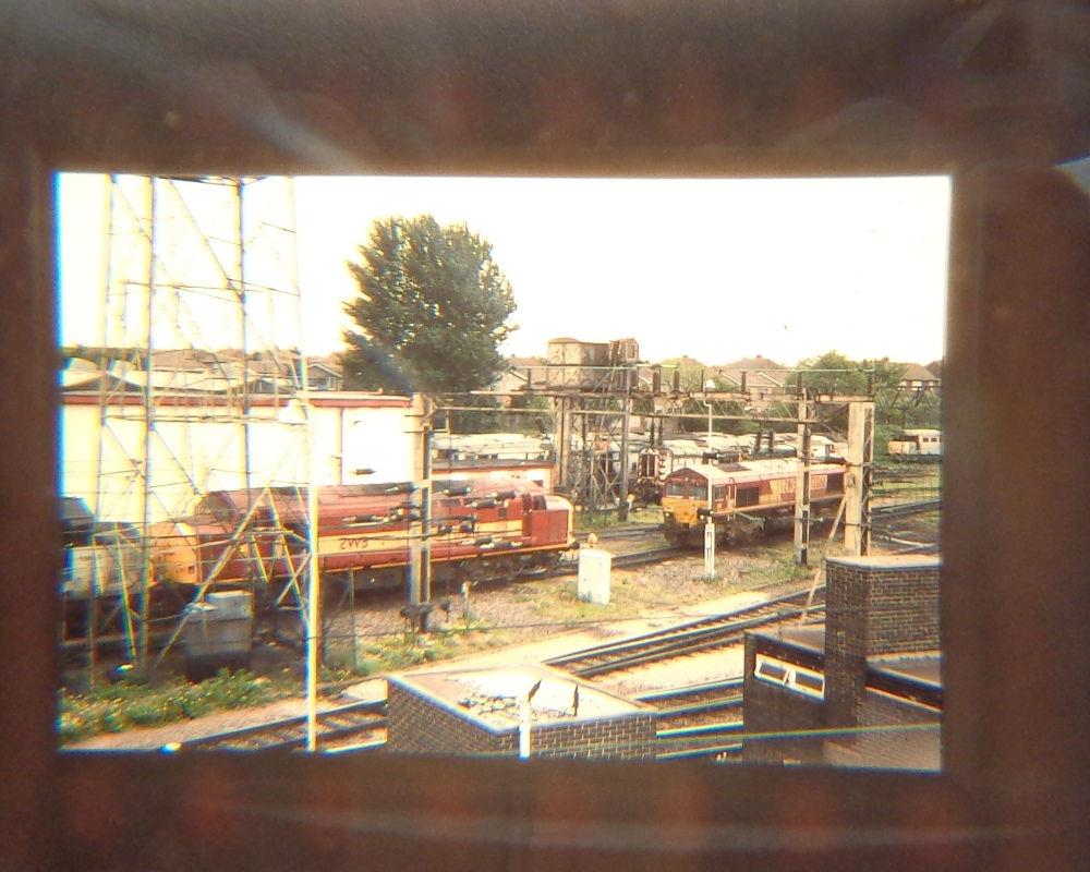 Transportation, Rail, approx. 500 35mm slides showing locomotives, locomotive plates, stations, - Image 2 of 4