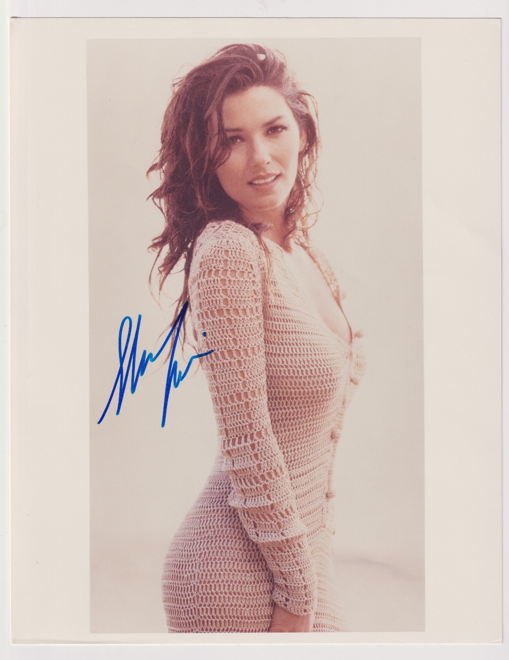 Autographs, Singers, 4 10 x 8" signed colour photographs to comprise Jeniffer Lopez, Shania Twain, - Image 3 of 4