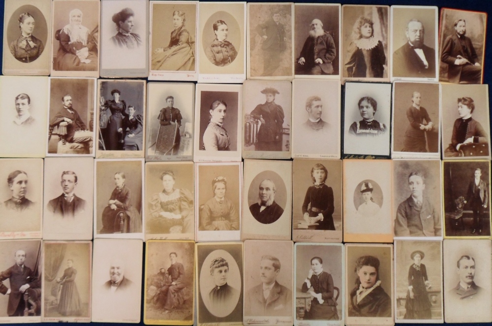 Photographs, a collection of approx. 200 cartes de visite to include children, families, siblings, - Image 2 of 2