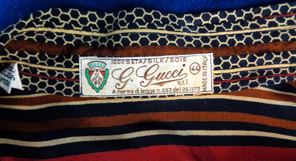 Designer Clothing, a G. Gucci 1970s Italian silk blouse, size 44 (bust 39") (vg) - Bild 3 aus 3