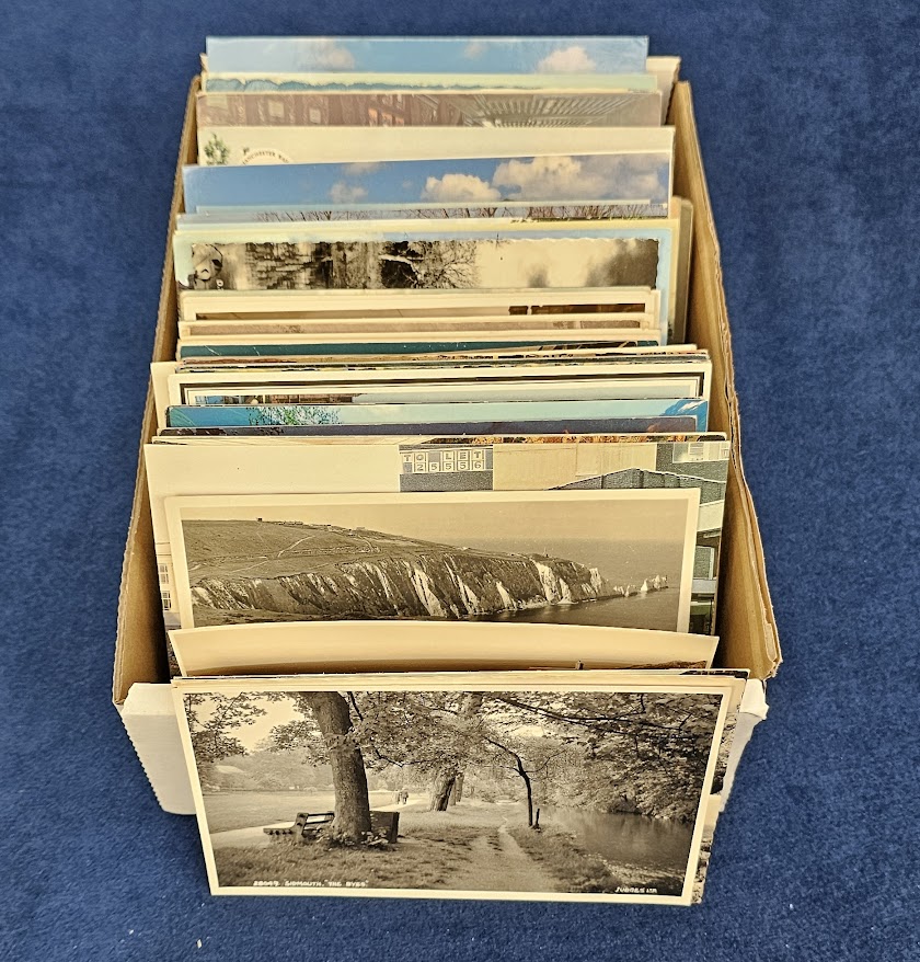 Postcards, a mixed mainly UK topographical selection of approx. 340 cards with a few foreign (34 - Image 2 of 2