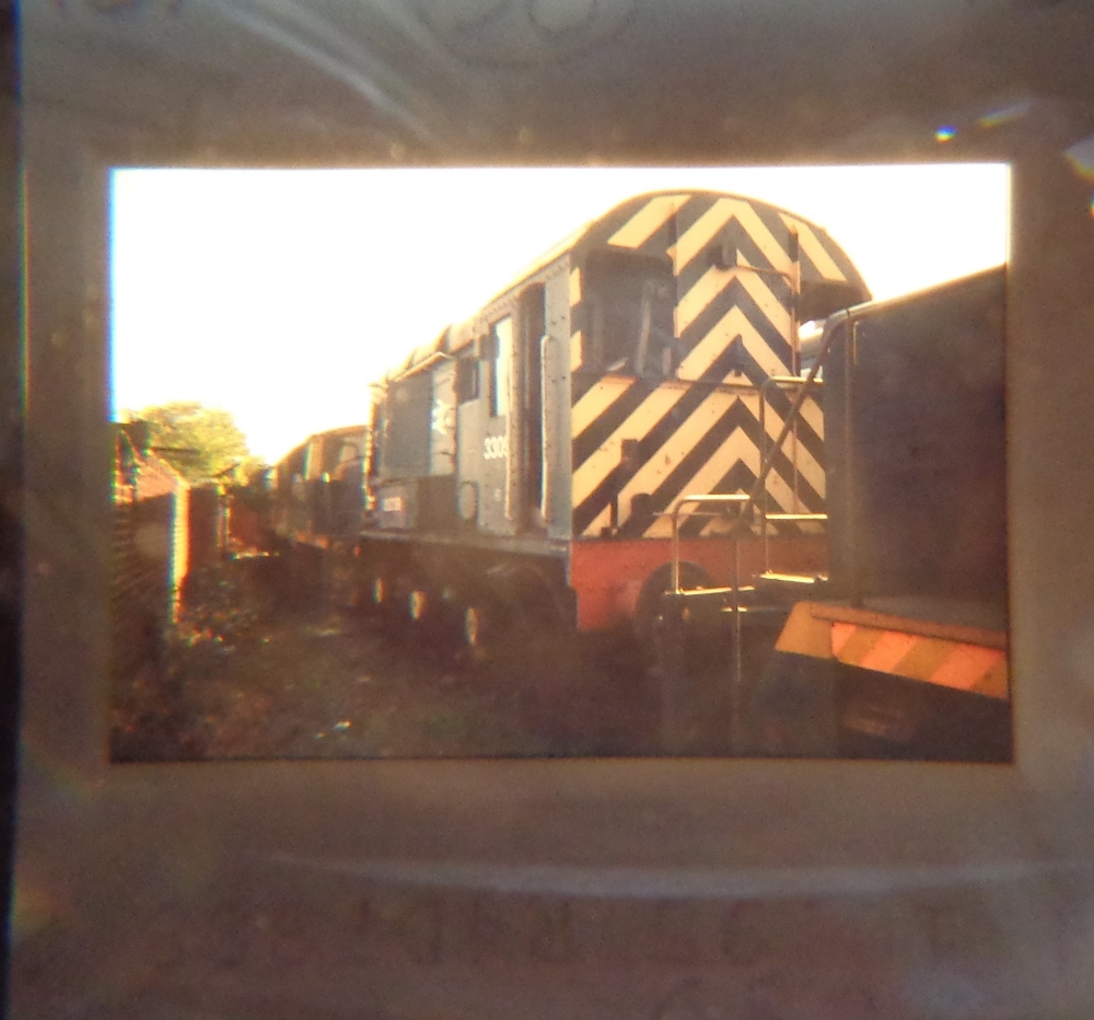 Transportation, Rail, approx. 500 35mm slides showing locomotives, locomotive plates, stations, - Image 3 of 4