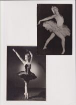 Autographs, Ballet, a signed b/w photo of Moira Shearer (approx. size 6.25 x 4.5") together with