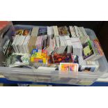 Trade cards, large mixture of mainly post 1990 trading cards in part sets and odds over 18kg.