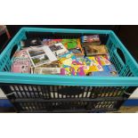Trade cards, large mixture of mainly post 1990 trading cards in part sets and odds over 15kg.