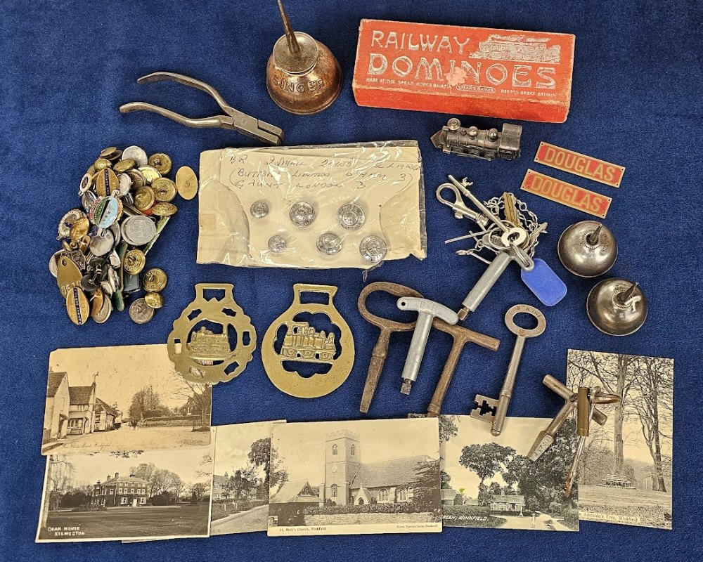 Transportation, a selection of Rail collectables to include Guard's keys, buttons, badges