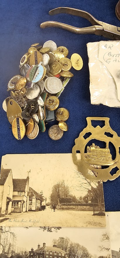 Transportation, a selection of Rail collectables to include Guard's keys, buttons, badges - Image 2 of 3
