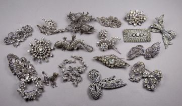 A small quantity of costume jewellery - including clips, bows and brooches, some set with