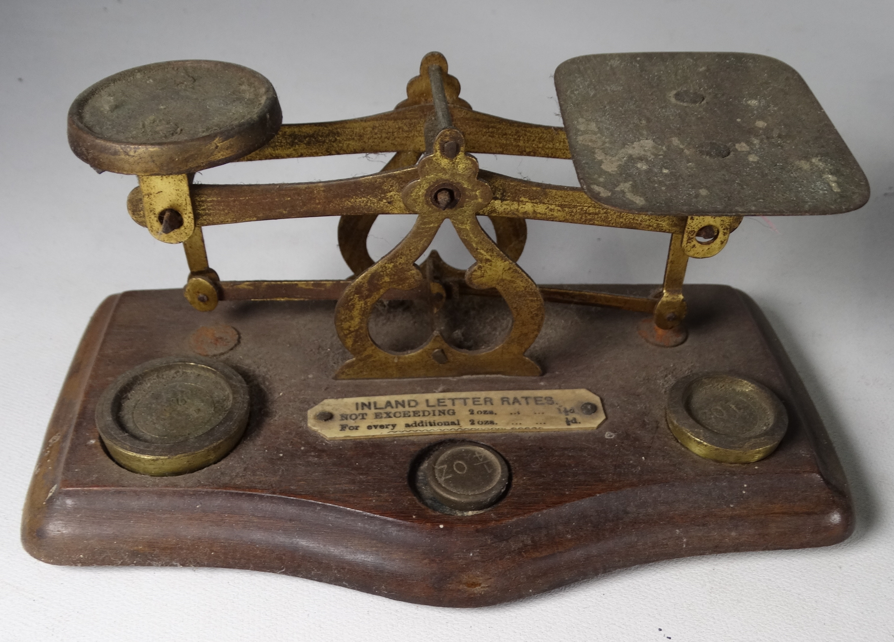 An early 20th century mahogany standish - incorporating a pair of glass inkwells, a drawer and a set - Image 5 of 6