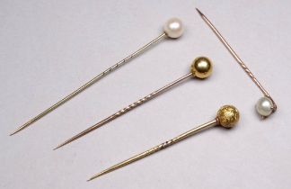 A 9ct gold and pearl mounted stock pin - together with another and two further gold pins, weight 5.