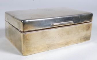 A silver cigarette box - London 1928, Cornelius Desormeaux Saunders & James Francis Hollings (Frank)