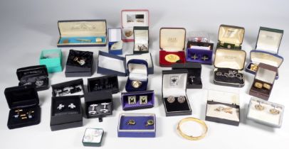 A quantity of costume jewellery - including a collection of cufflinks. (qty)