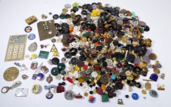 A quantity of buttons - mostly 20th century, with some military. (qty)
